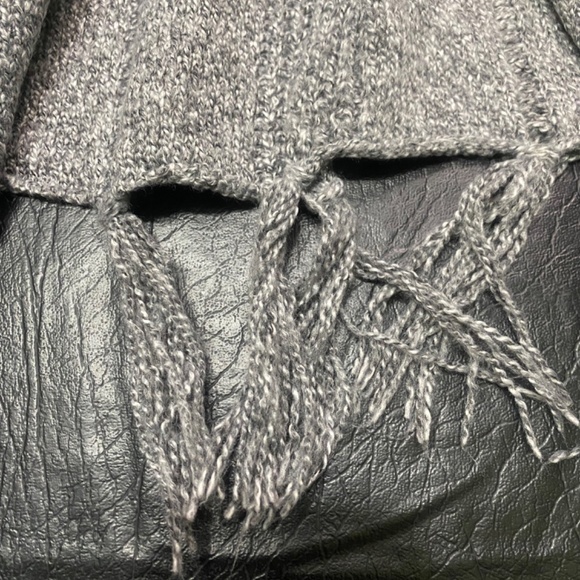 Gently Used - LulaRoe Mimi Sweater Wrap (OS) - Picture 4 of 7